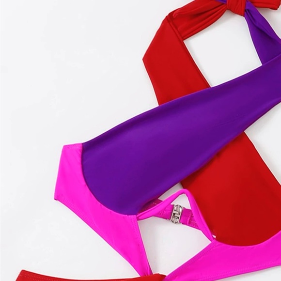 SHEIN Colorblock Cut Out Underwire Halter One Piece Swimsuit - Picture 3 of 6